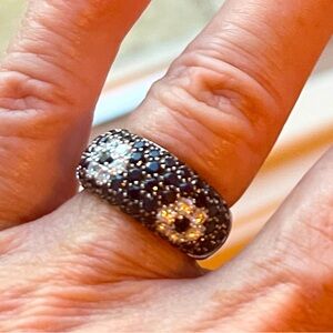 Roberto Coin Fantasia Sapphire Diamond Flower Size 6   Authentic with Ruby stone